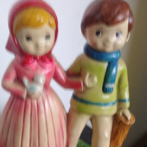 Vintage Boy & Girl BERMAN & ANDERSON INC. Figurine - Picture 4 of 14
